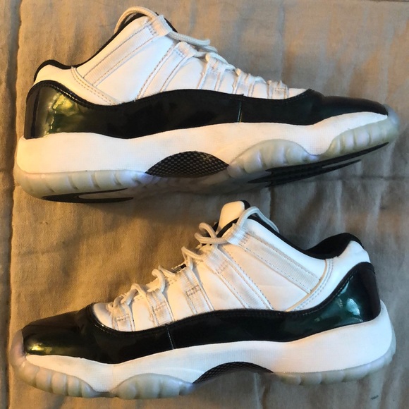 Jordan 11 low Emerald - Picture 2 of 6